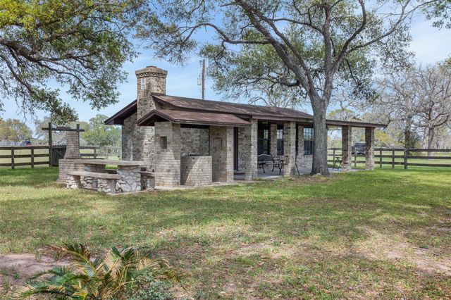 4361 Us Highway 77 S, Hallettsville, TX 77964