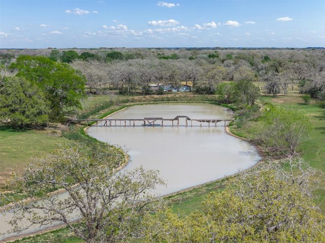 4361 Us Highway 77 S, Hallettsville, TX 77964