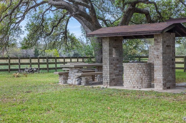 4361 Us Highway 77 S, Hallettsville, TX 77964