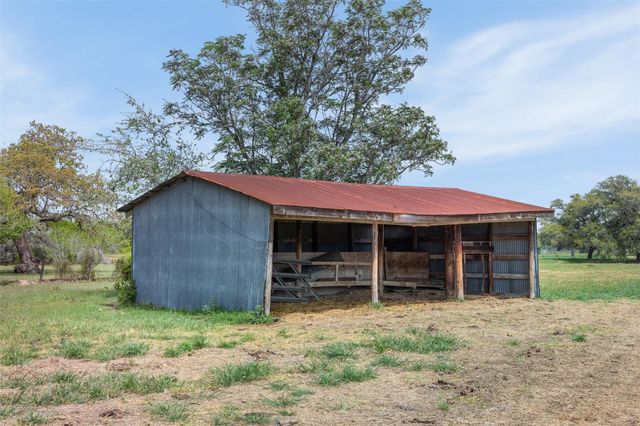4361 Us Highway 77 S, Hallettsville, TX 77964
