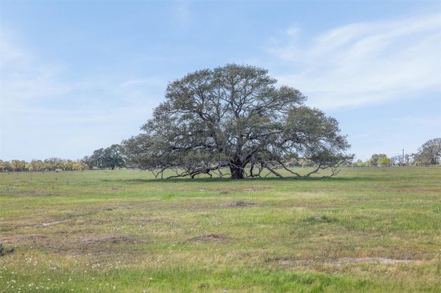 4361 Us Highway 77 S, Hallettsville, TX 77964