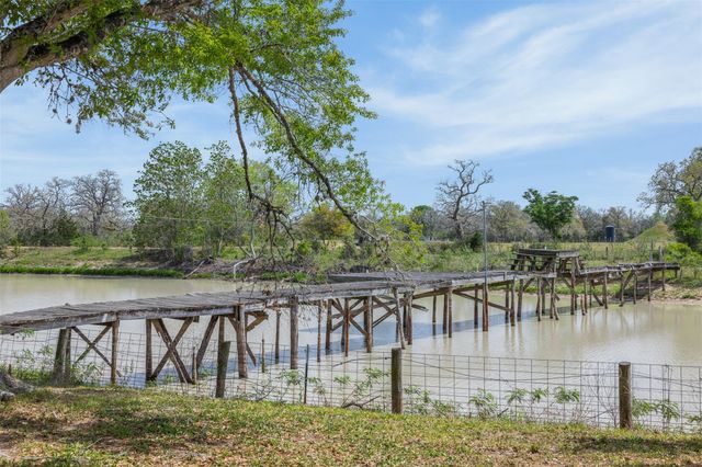 4361 Us Highway 77 S, Hallettsville, TX 77964