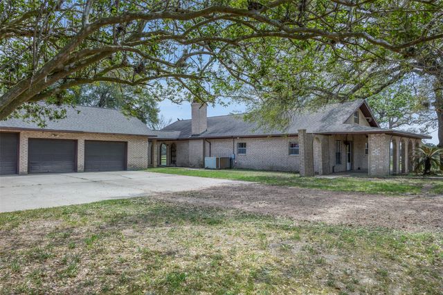 4361 Us Highway 77 S, Hallettsville, TX 77964