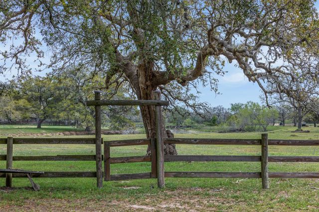 4361 Us Highway 77 S, Hallettsville, TX 77964