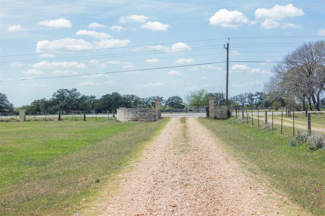 4361 Us Highway 77 S, Hallettsville, TX 77964