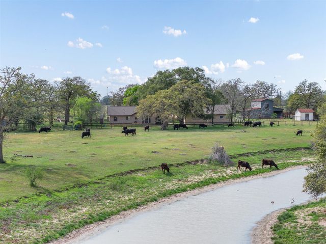 4361 Us Highway 77 S, Hallettsville, TX 77964