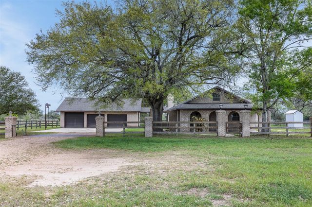 4361 Us Highway 77 S, Hallettsville, TX 77964