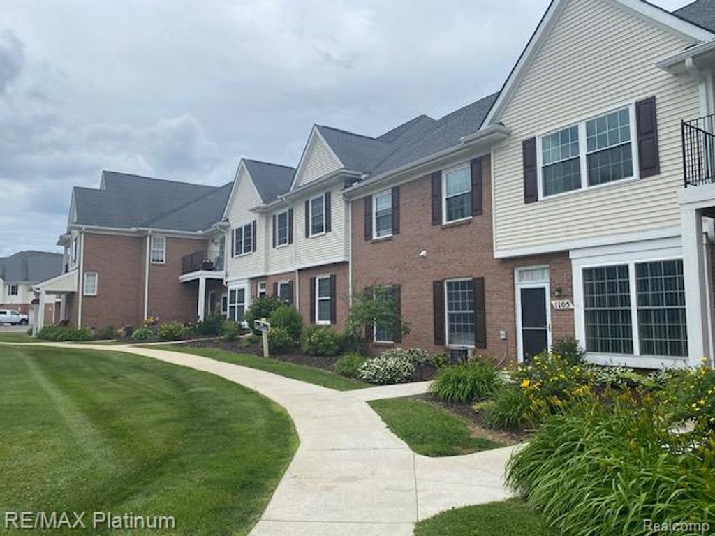 1105 S Rial Lake Dr. 45, Howell, MI 48843