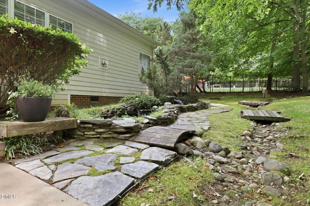 1008 Old Meetinghouse Way, Raleigh, NC 27615