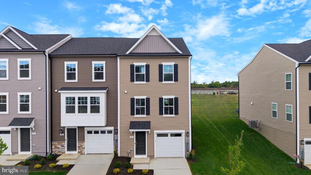 511 FONTANA CIR, Martinsburg, WV 25403