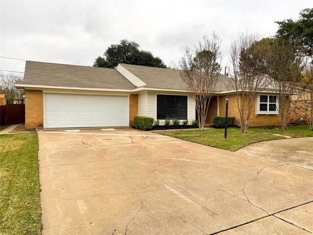 1011 Sam Hill Street, Irving, TX 75062