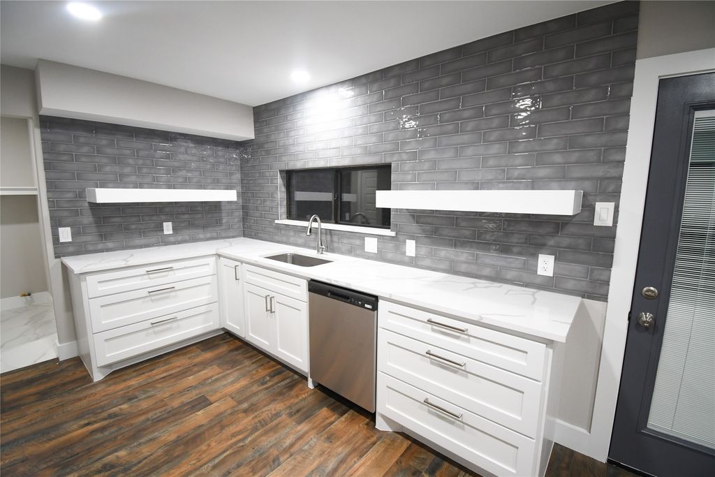 1011 Sam Hill Street, Irving, TX 75062