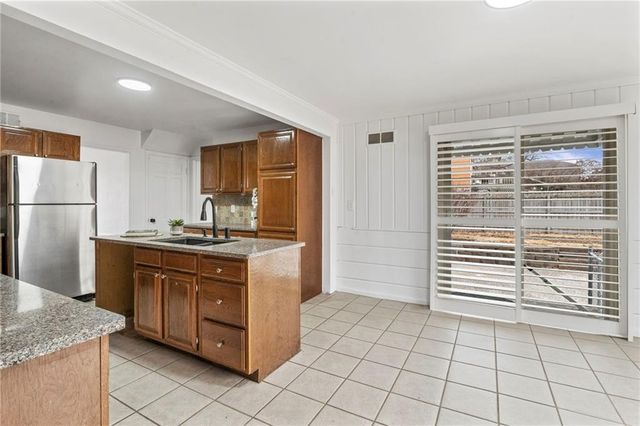 9616 Holmes Road, Kansas City, MO 64131