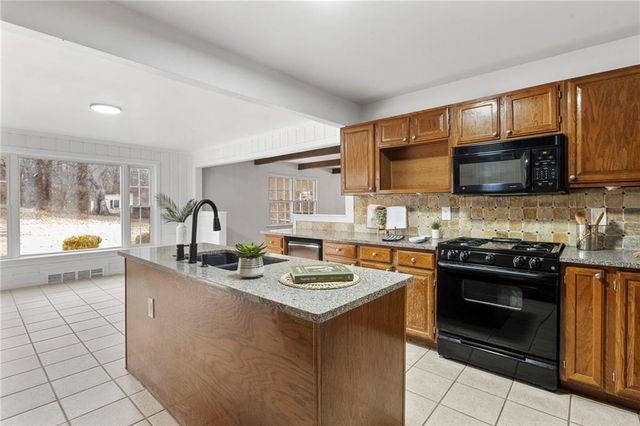 9616 Holmes Road, Kansas City, MO 64131