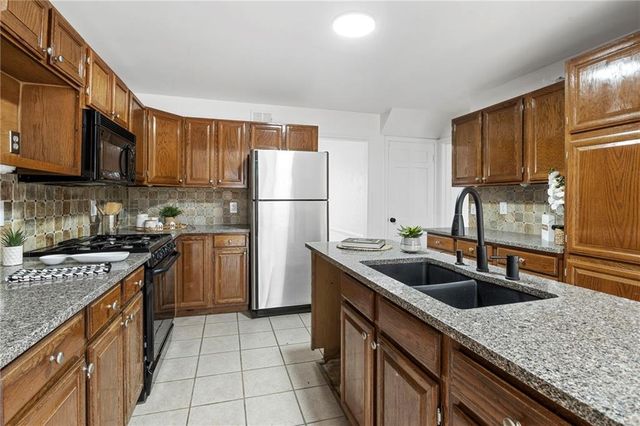 9616 Holmes Road, Kansas City, MO 64131