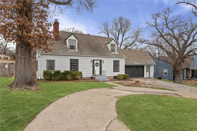 9616 Holmes Road, Kansas City, MO 64131