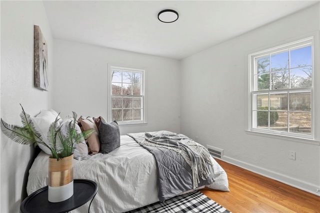 9616 Holmes Road, Kansas City, MO 64131