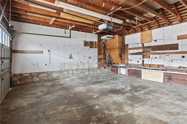 9616 Holmes Road, Kansas City, MO 64131