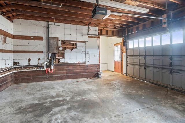 9616 Holmes Road, Kansas City, MO 64131