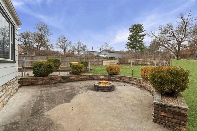 9616 Holmes Road, Kansas City, MO 64131