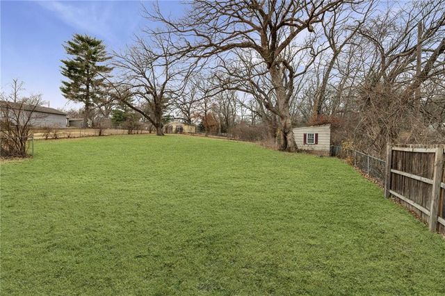 9616 Holmes Road, Kansas City, MO 64131