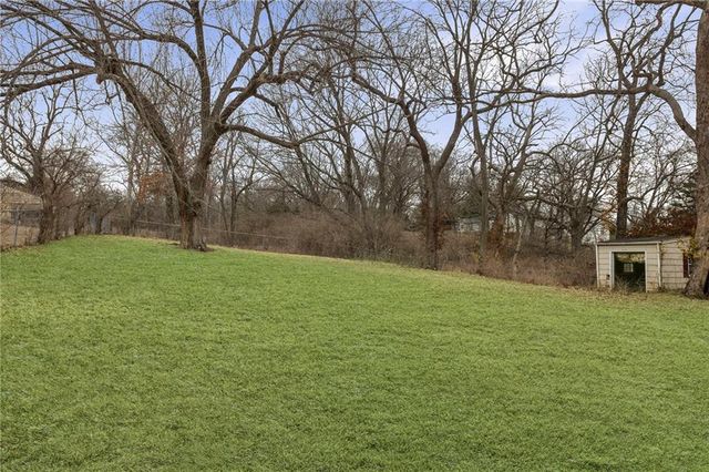 9616 Holmes Road, Kansas City, MO 64131