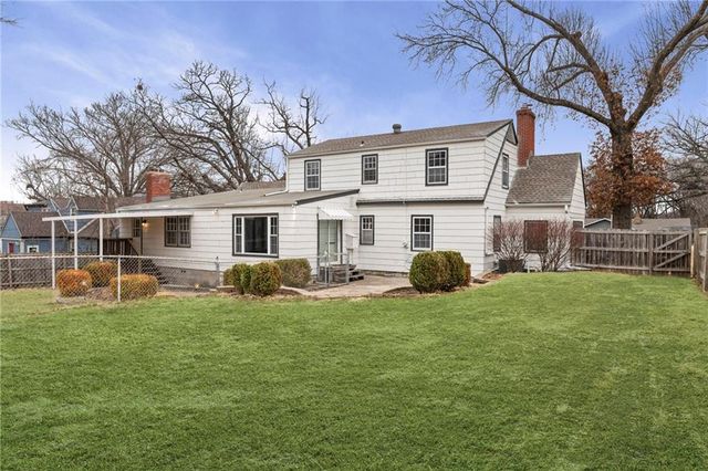 9616 Holmes Road, Kansas City, MO 64131