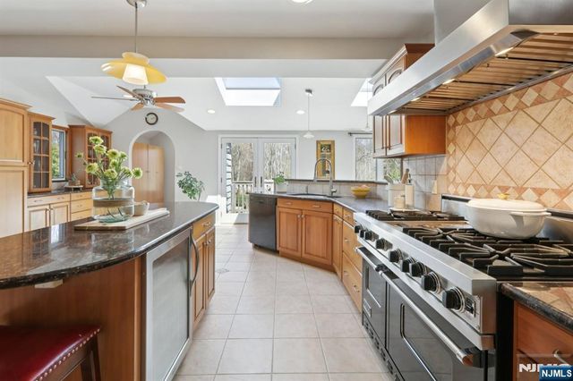 777 W Saddle River Road, Ho-ho-kus, NJ 07423