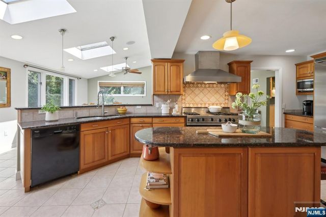 777 W Saddle River Road, Ho-ho-kus, NJ 07423