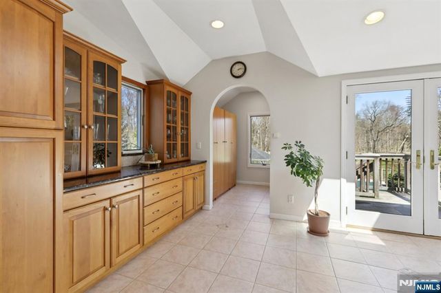 777 W Saddle River Road, Ho-ho-kus, NJ 07423