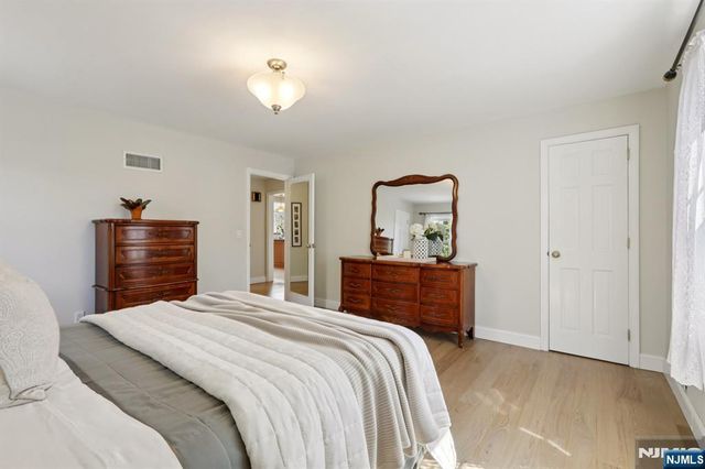 777 W Saddle River Road, Ho-ho-kus, NJ 07423