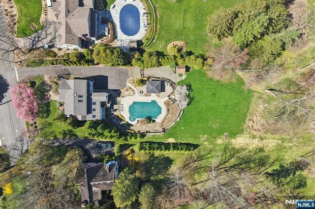 777 W Saddle River Road, Ho-ho-kus, NJ 07423