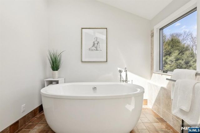 777 W Saddle River Road, Ho-ho-kus, NJ 07423