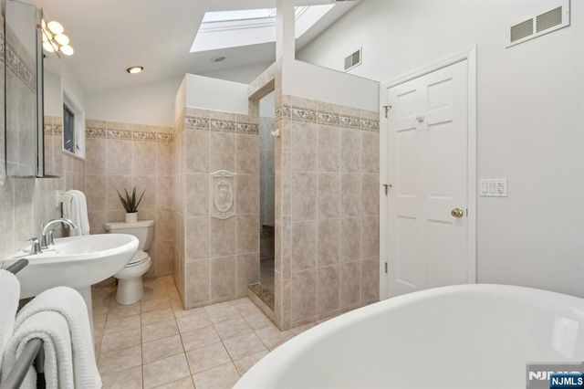 777 W Saddle River Road, Ho-ho-kus, NJ 07423