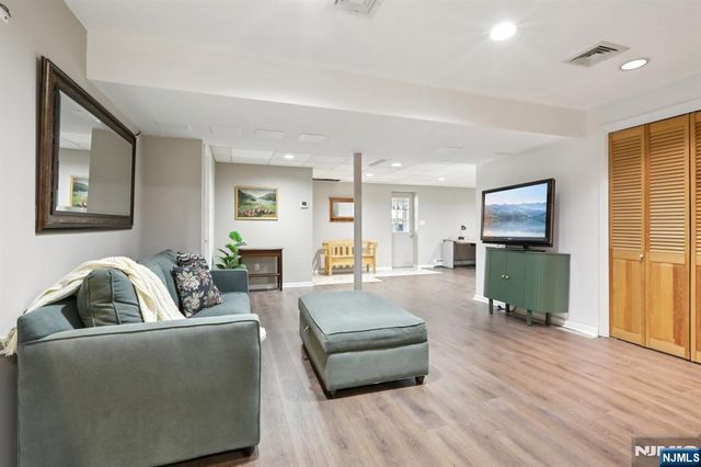 777 W Saddle River Road, Ho-ho-kus, NJ 07423