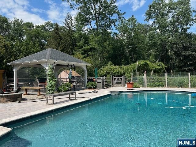 777 W Saddle River Road, Ho-ho-kus, NJ 07423