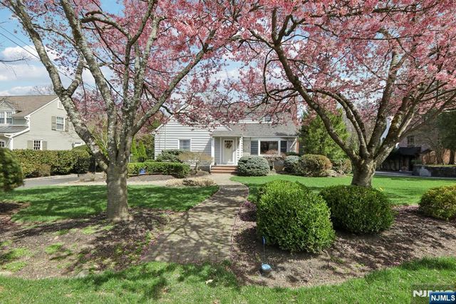 777 W Saddle River Road, Ho-ho-kus, NJ 07423