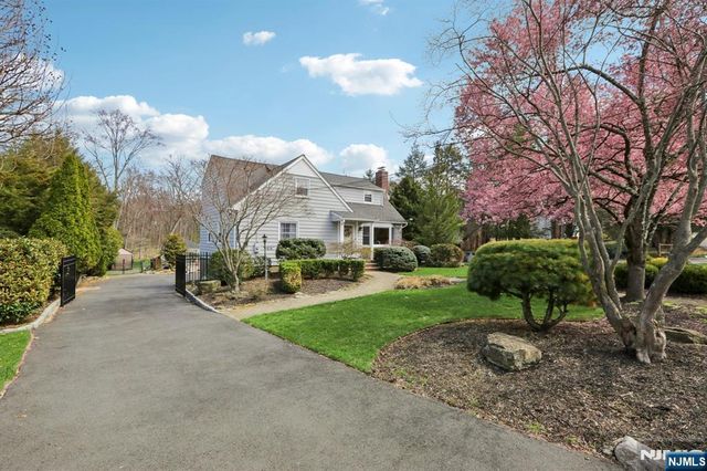 777 W Saddle River Road, Ho-ho-kus, NJ 07423