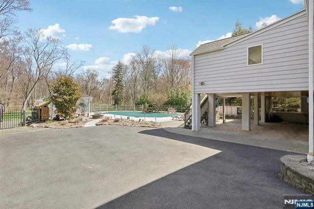777 W Saddle River Road, Ho-ho-kus, NJ 07423