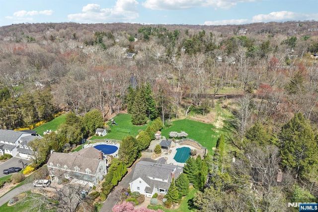 777 W Saddle River Road, Ho-ho-kus, NJ 07423