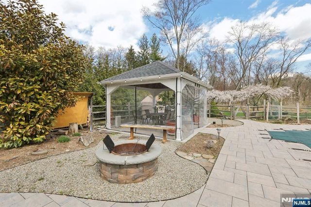 777 W Saddle River Road, Ho-ho-kus, NJ 07423