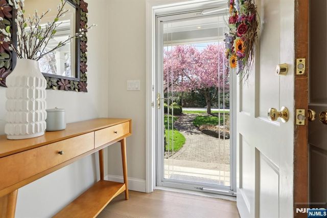 777 W Saddle River Road, Ho-ho-kus, NJ 07423