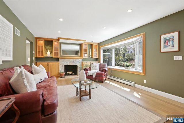 777 W Saddle River Road, Ho-ho-kus, NJ 07423