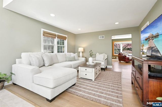 777 W Saddle River Road, Ho-ho-kus, NJ 07423