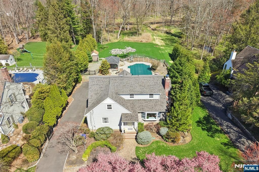 777 W Saddle River Road, Ho-ho-kus, NJ 07423