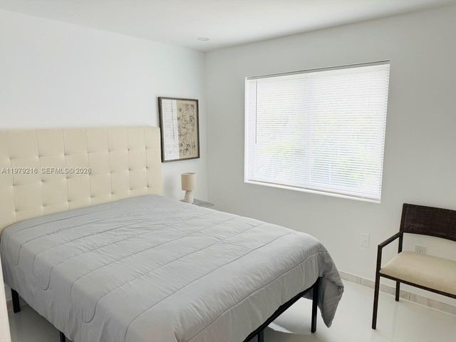 7700 Collins Ave 5, Miami Beach, FL 33141