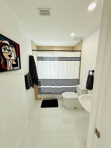 7700 Collins Ave 5, Miami Beach, FL 33141