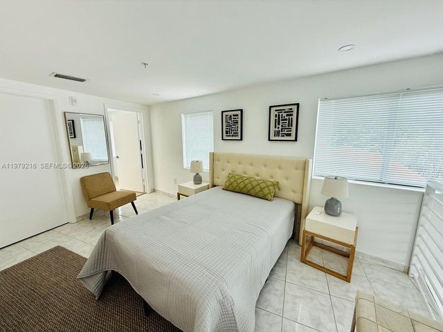 7700 Collins Ave 5, Miami Beach, FL 33141