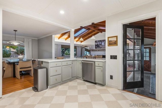 1051 Crest View Rd, Vista, CA 92081