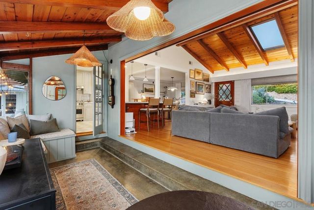 1051 Crest View Rd, Vista, CA 92081